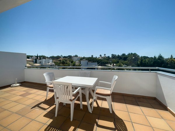 Choisissez la durabilité avec une clôture composite innovante